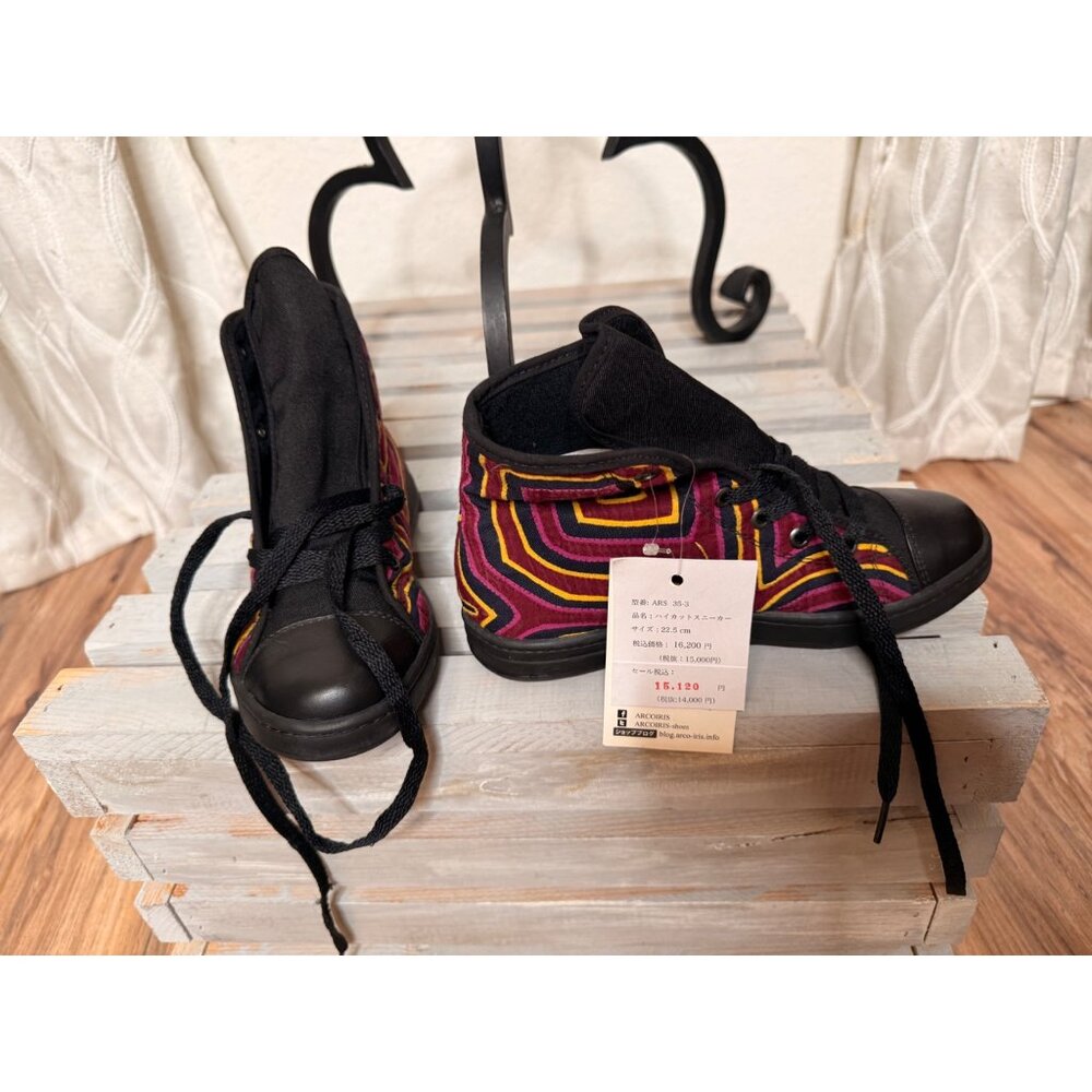 Handcrafted Arcoiris Mola Kuna of Panama Embroidered High-Top Sneakers 22.5cm 5